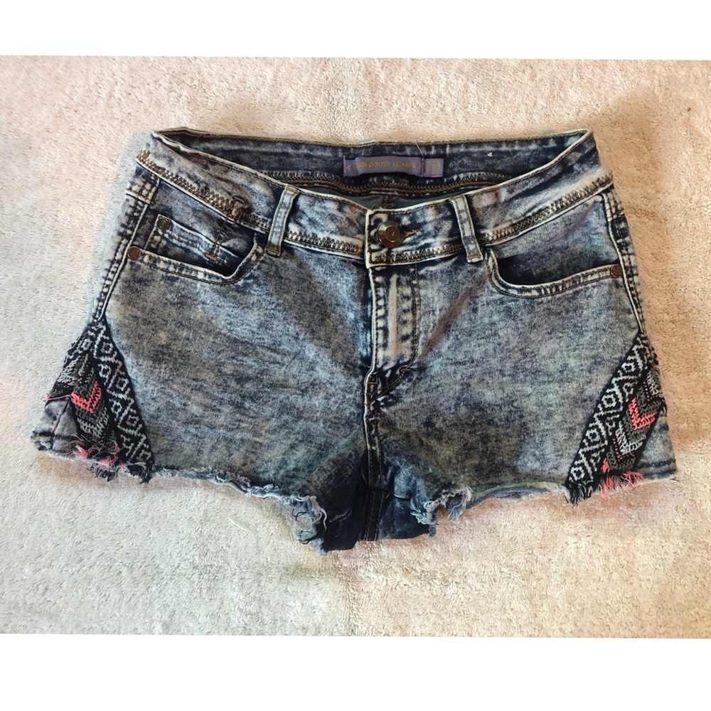 Acid Wash Jean Shorty Shorts with Side Embroidery